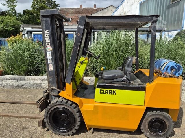 CLARK forklift GPM 30L load capacity 3000 CLARK GPM 30L