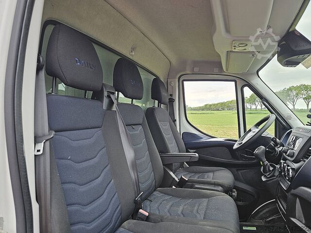Suitcase IVECO DAILY 35C16 Bakwagen Laadklep!