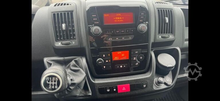 LKW mit Pritsche & Plane Peugeot Boxer Schiebeplane Luftfederung LBW