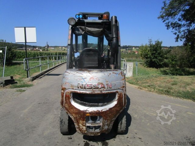 Dieselstapler Nissan 3,2 Ton.-Triplex-FH 5,5m + Seitenschieber