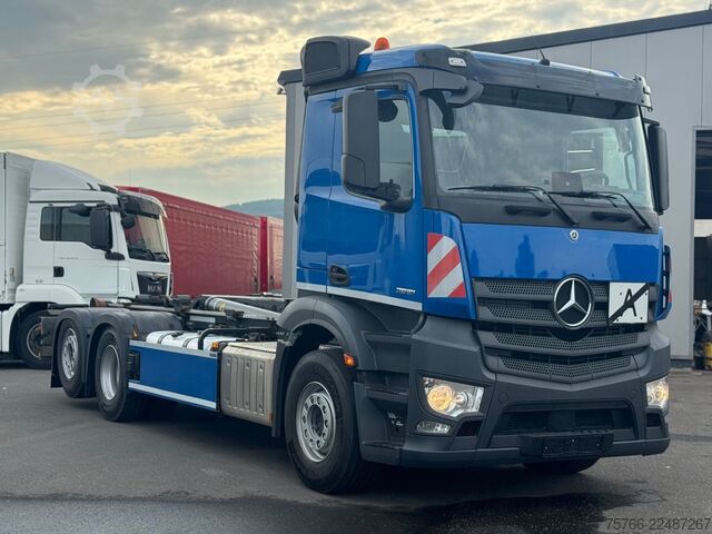 Roll-off tipper truck MERCEDES-BENZ ACTROS 2551 L / MEILLER / LENKACHSE