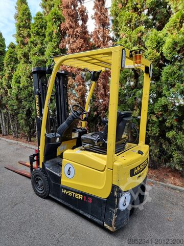 3-wheel forklift Hyster mit sehr wenig Stunden. A1.3XNT