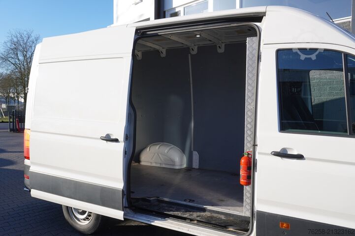 Delivery van Volkswagen Crafter 2.0 TDI 140PK L3H3 EURO 6 - Airco - Nav...