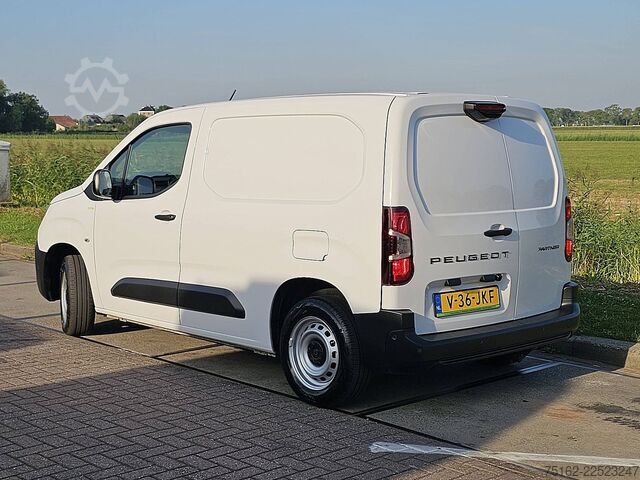 Suitcase PEUGEOT PARTNER 1.5 Facelift Navi 3-Zit