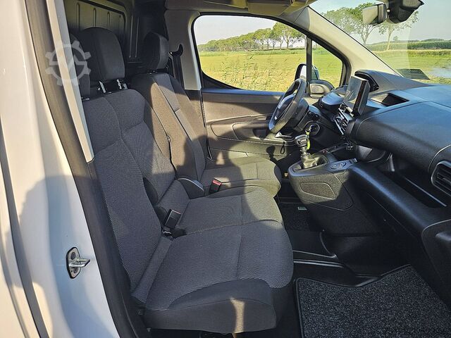 Suitcase PEUGEOT PARTNER 1.5 Facelift Navi 3-Zit