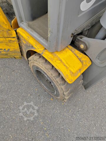 Elektrisch – 4 Räder Jungheinrich EFG320 no battery  paket  2 stuck !!!!)