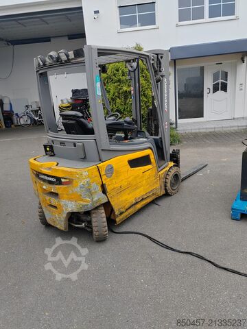 Elektrisch – 4 Räder Jungheinrich EFG320 no battery  paket  2 stuck !!!!)