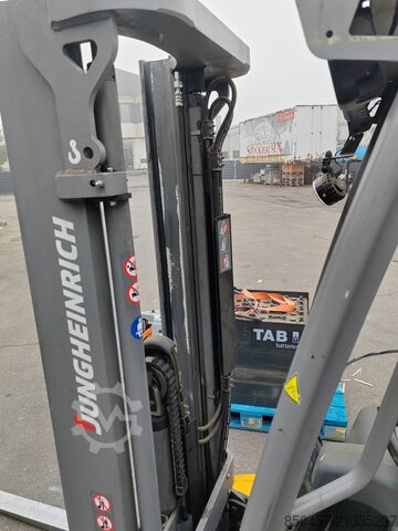 Elektrisch – 4 Räder Jungheinrich EFG320 no battery  paket  2 stuck !!!!)