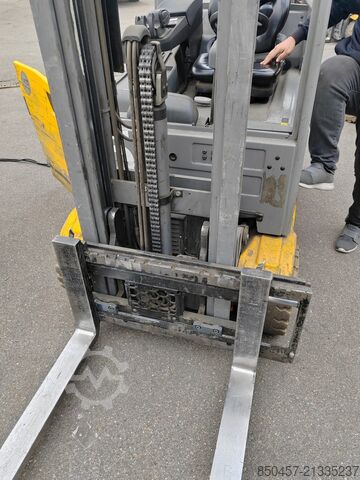 Elektrisch â 4 RĂ€der Jungheinrich EFG320 no battery paket 2 stuck !!!!)