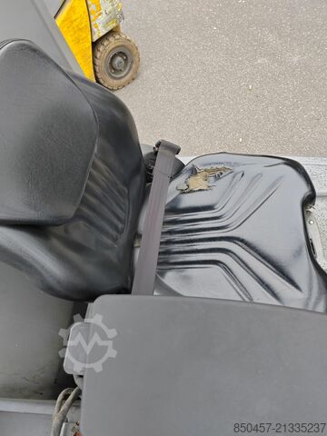 Elektrisch â 4 RĂ€der Jungheinrich EFG320 no battery paket 2 stuck !!!!)