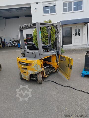 Elektrisch – 4 Räder Jungheinrich EFG320 no battery  paket  2 stuck !!!!)