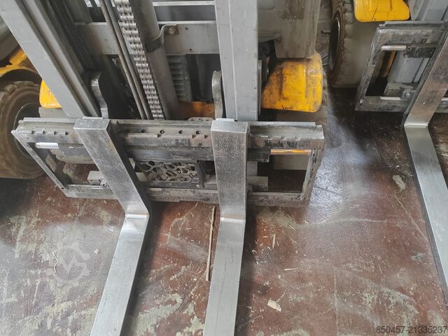 Elektrisch â 4 RĂ€der Jungheinrich EFG320 no battery paket 2 stuck !!!!)