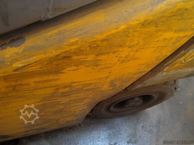 Elektrisch – 4 Räder Jungheinrich EFG320 no battery  paket  2 stuck !!!!)