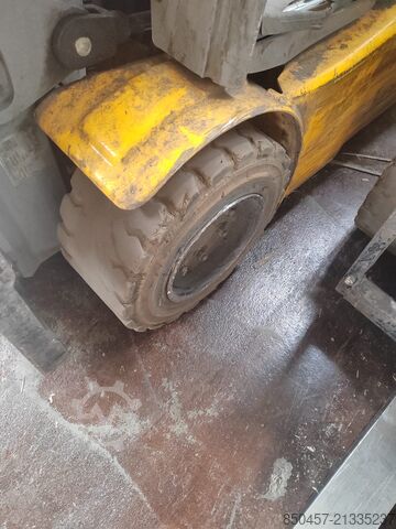 Elektrisch â 4 RĂ€der Jungheinrich EFG320 no battery paket 2 stuck !!!!)