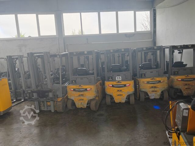 Elektrisch – 4 Räder Jungheinrich EFG320 no battery  paket  2 stuck !!!!)