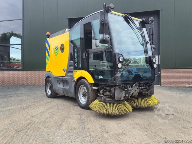 Kehrmaschine Mathieu MC210 VEEGMACHINE!! EX gemeente!!