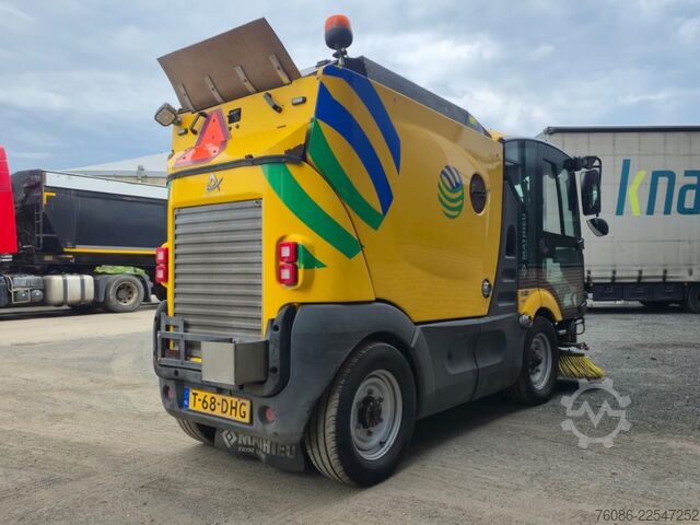 Kehrmaschine Mathieu MC210 VEEGMACHINE!! EX gemeente!!