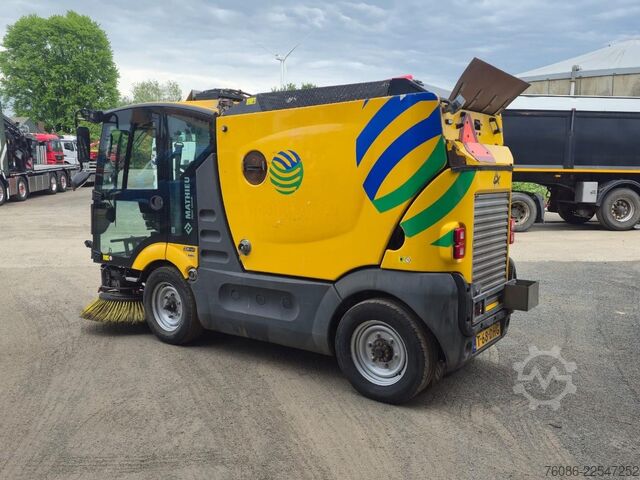 Kehrmaschine Mathieu MC210 VEEGMACHINE!! EX gemeente!!