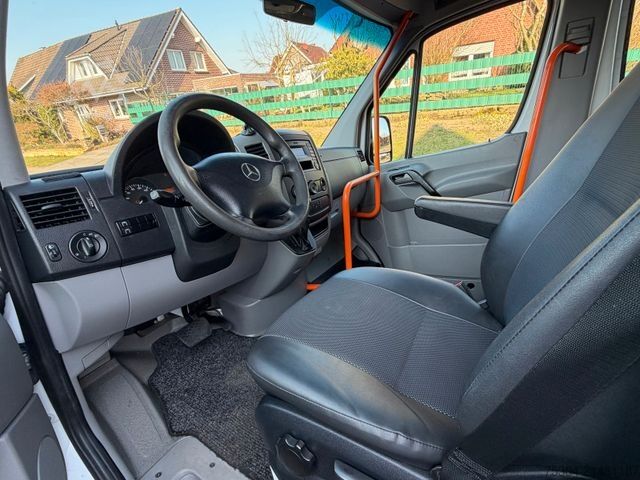 Minibus MERCEDES-BENZ Sprinter 314 BlueTEC 9Sitze Motor baut Druck auf