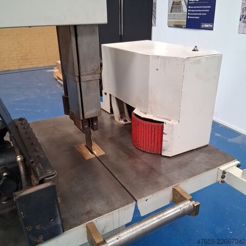 Bandsägemaschine mit RVP200 Vorschub Centauro R800