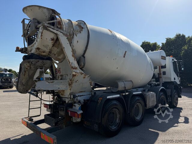 Concrete mixer truck Iveco TRAKKER 500