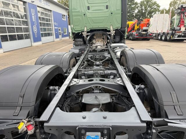 LKW-Fahrgestell MERCEDES-BENZ 2551 6x2 Fahrgestell Euro 6e