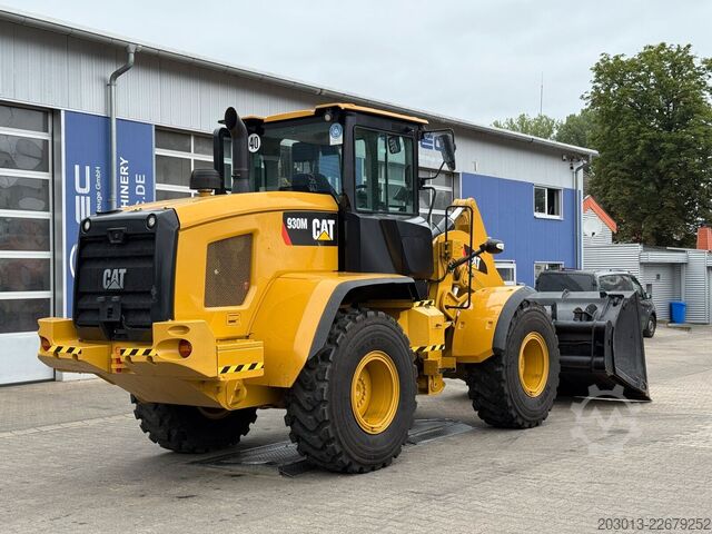 Wheel loader CATERPILLAR 930M Radlader mit Schaufel 2.090 BTH