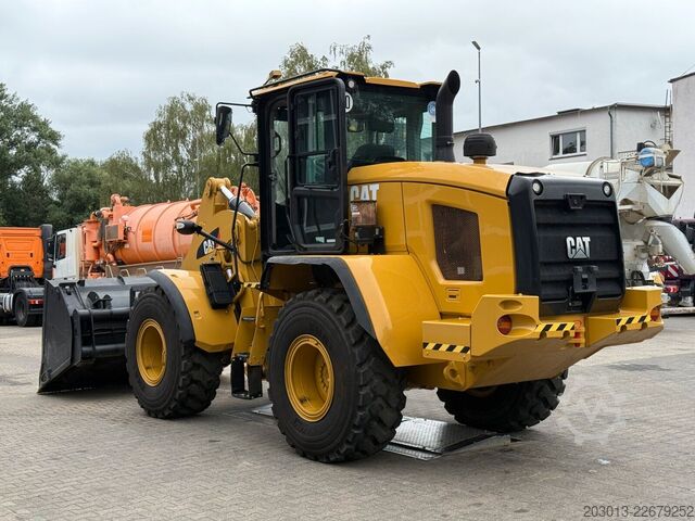 Wheel loader CATERPILLAR 930M Radlader mit Schaufel 2.090 BTH