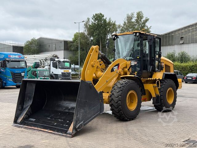 Wheel loader CATERPILLAR 930M Radlader mit Schaufel 2.090 BTH