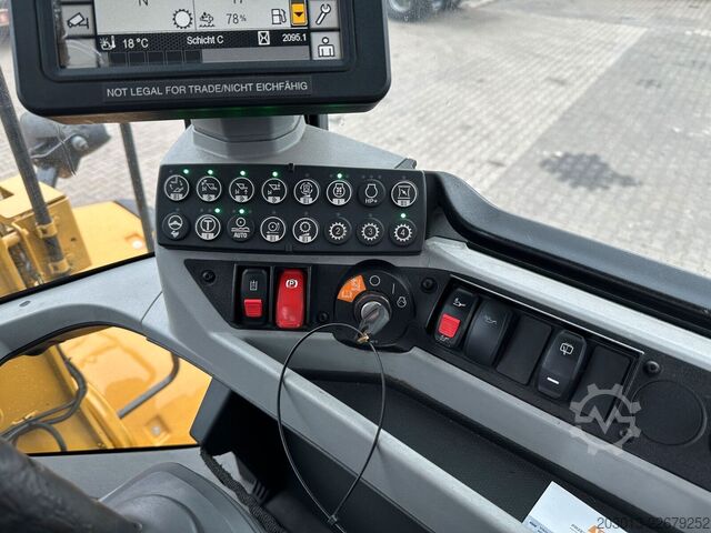Wheel loader CATERPILLAR 930M Radlader mit Schaufel 2.090 BTH