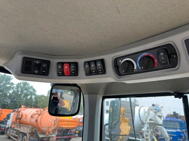 Wheel loader CATERPILLAR 930M Radlader mit Schaufel 2.090 BTH