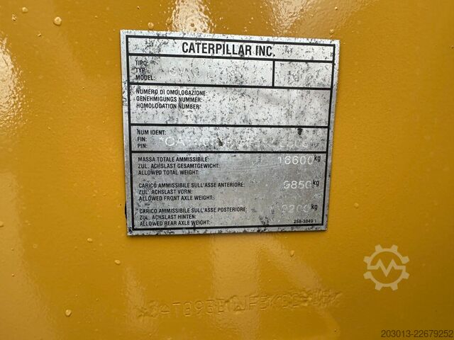 Wheel loader CATERPILLAR 930M Radlader mit Schaufel 2.090 BTH