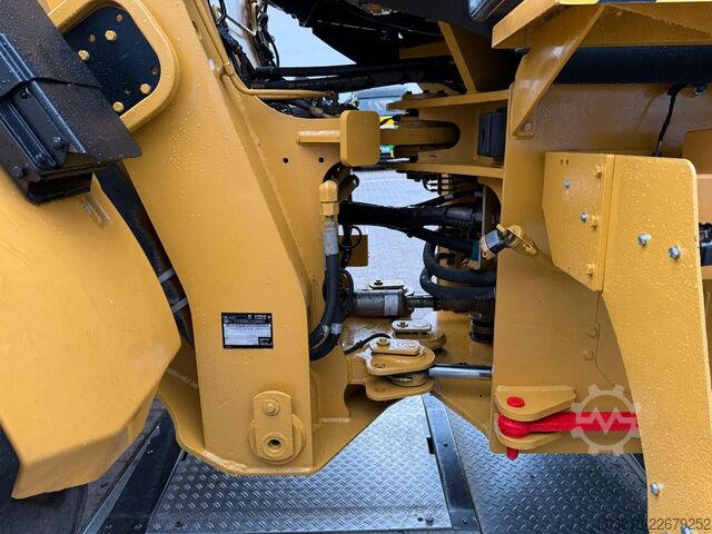 Wheel loader CATERPILLAR 930M Radlader mit Schaufel 2.090 BTH