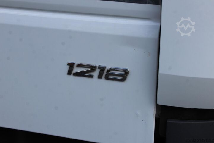 Box truck Mercedes-Benz Atego 1218 E6  Koffer   Rolltor+LBW   nur 79 Tkm!