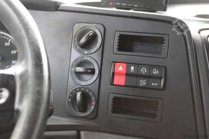 Box truck Mercedes-Benz Atego 1218 E6  Koffer   Rolltor+LBW   nur 79 Tkm!