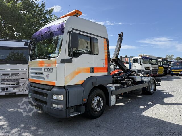 Kipper LKW MAN TGA 18.360 / Steyr 18S36 Rotes Kreuz
