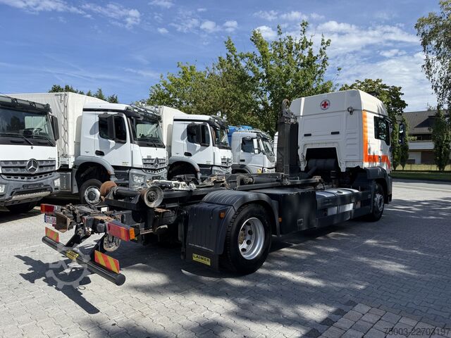 Kipper LKW MAN TGA 18.360 / Steyr 18S36 Rotes Kreuz