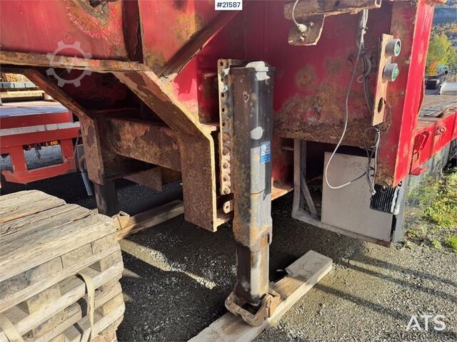 HRD Crane semitrailer. HRD Crane semitrailer.