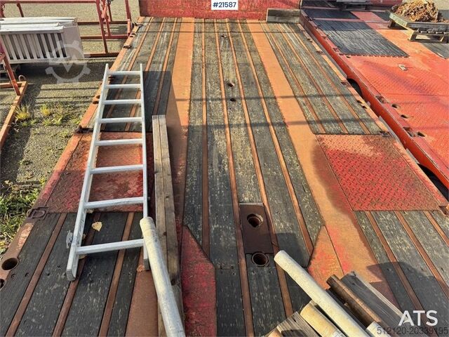 HRD Crane semitrailer. HRD Crane semitrailer.