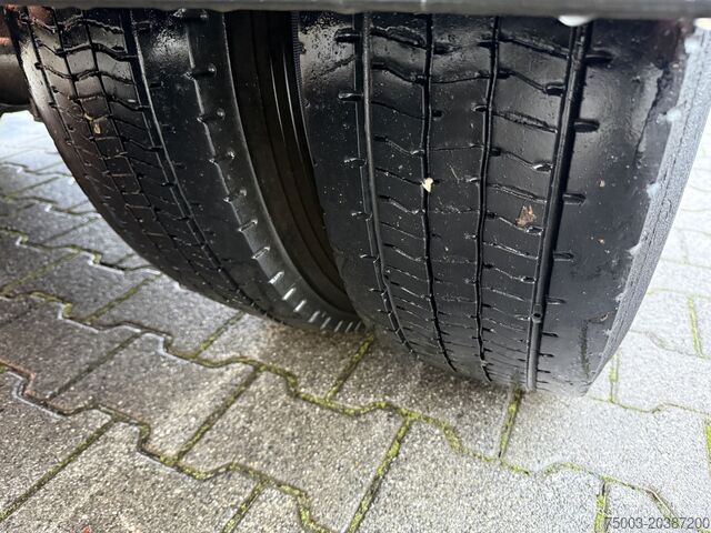 Pick-up van Iveco EuroCargo 80E22 Kran HMF 735 bis 15 Meter