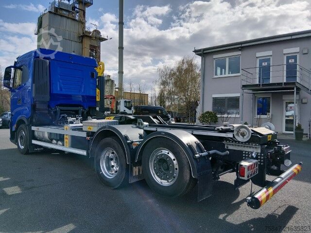 Abrollkipper Iveco X-Way AS 28 X 58 YPS ON Hyva Titan 20-57