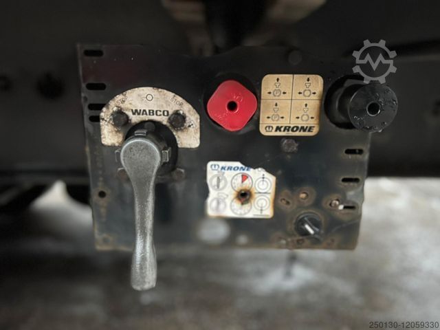 Box semitrailer KRONE SD Koffer Liftachse BPW