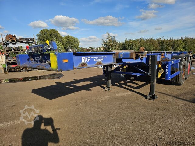 Transport von Containern MKF METALLBAU CS 20 / STEEL SUSPENSION/ BPW DRUM.
