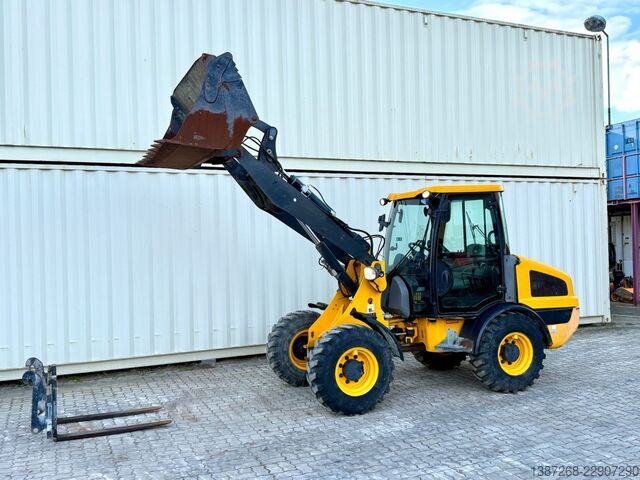 Wheel loader JCB 406 / 2018 BJ / 2.320 H / Schaufel + Gabel