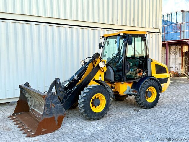 Wheel loader JCB 406 / 2018 BJ / 2.320 H / Schaufel + Gabel
