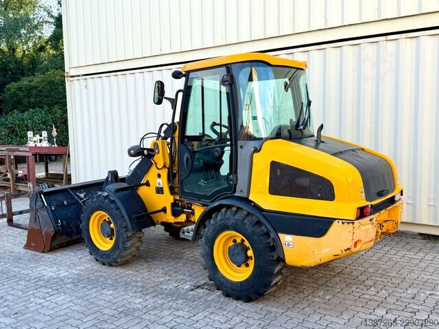 Wheel loader JCB 406 / 2018 BJ / 2.320 H / Schaufel + Gabel