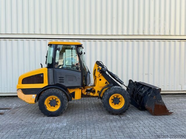 Wheel loader JCB 406 / 2018 BJ / 2.320 H / Schaufel + Gabel