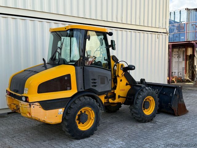 Wheel loader JCB 406 / 2018 BJ / 2.320 H / Schaufel + Gabel