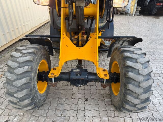 Wheel loader JCB 406 / 2018 BJ / 2.320 H / Schaufel + Gabel