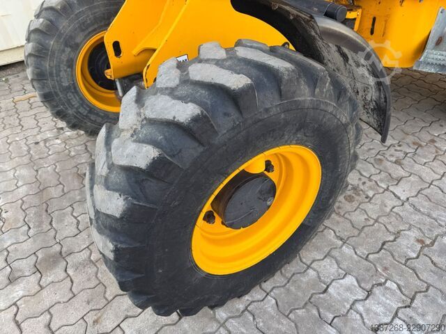 Wheel loader JCB 406 / 2018 BJ / 2.320 H / Schaufel + Gabel